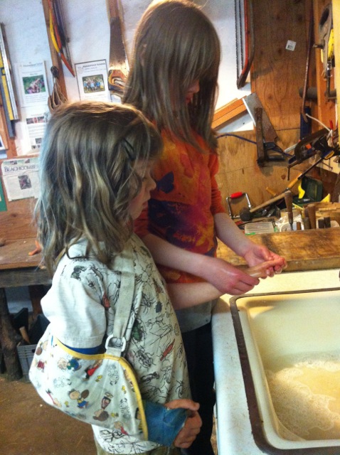 helping a one handed hand washer