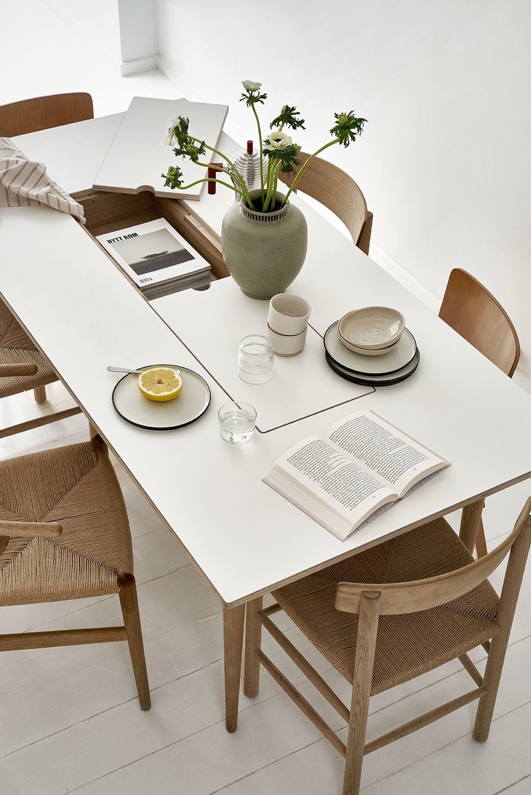 STAYPROJECT_SHOWROOM_Table_open_V1.jpg