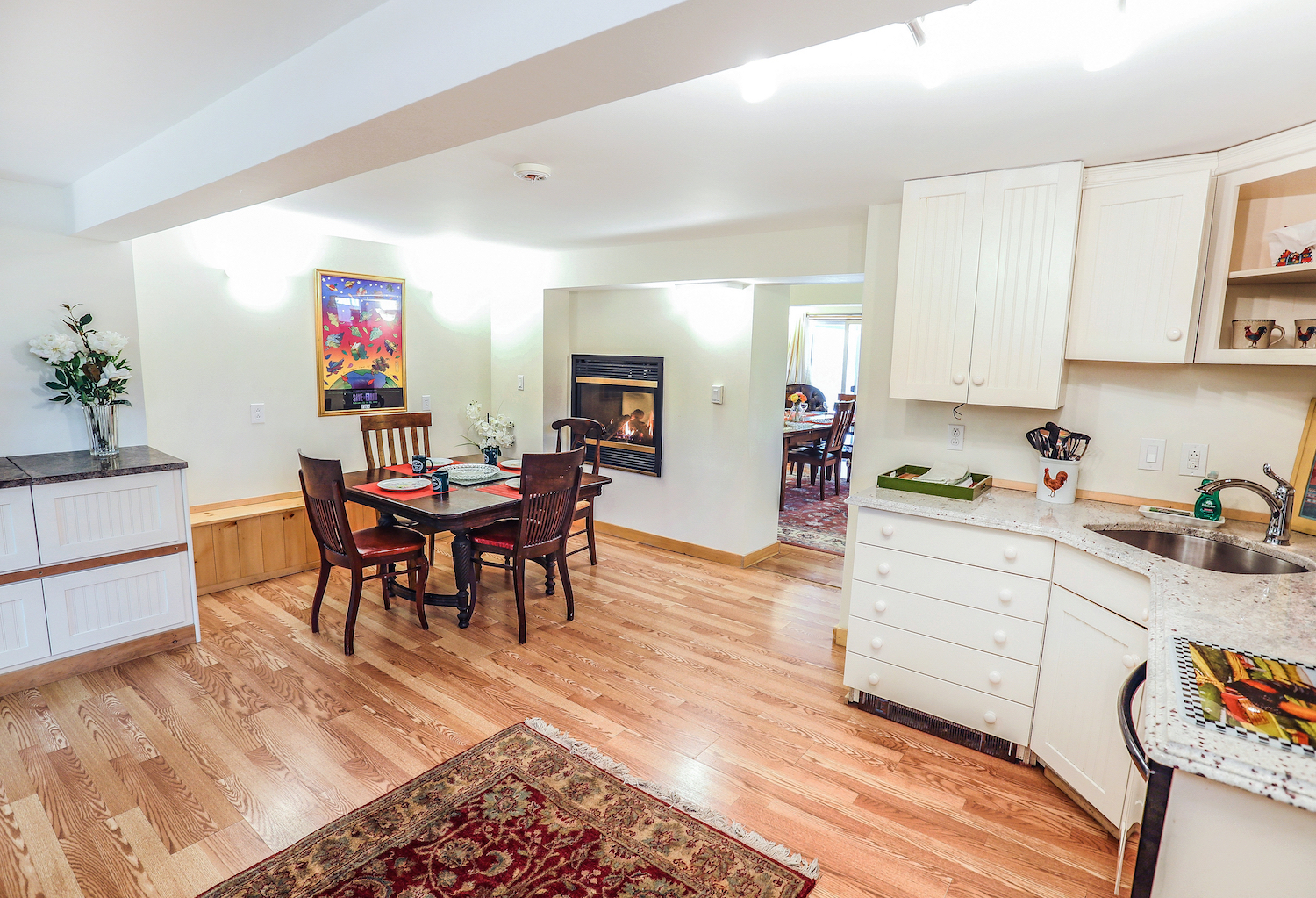 Kitchen EVV 2.jpg