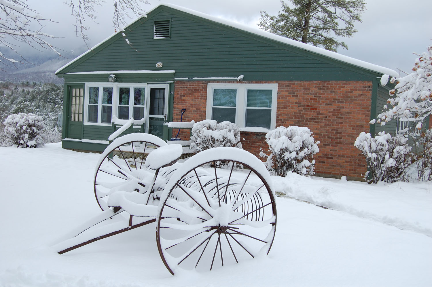 Innkeepers Cottage in Snow.jpg