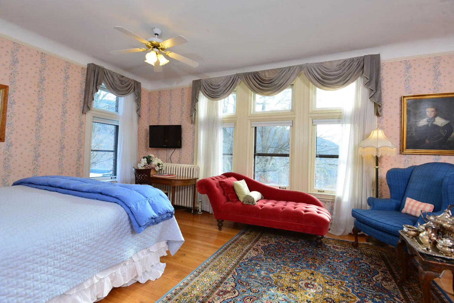 Room 6 bed windows .jpg