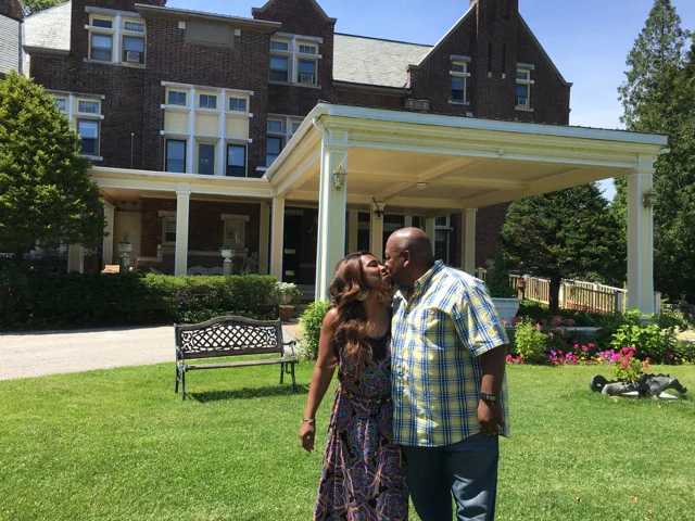 29th_anniversary_kiss_Wilburton_Inn_VT.jpg