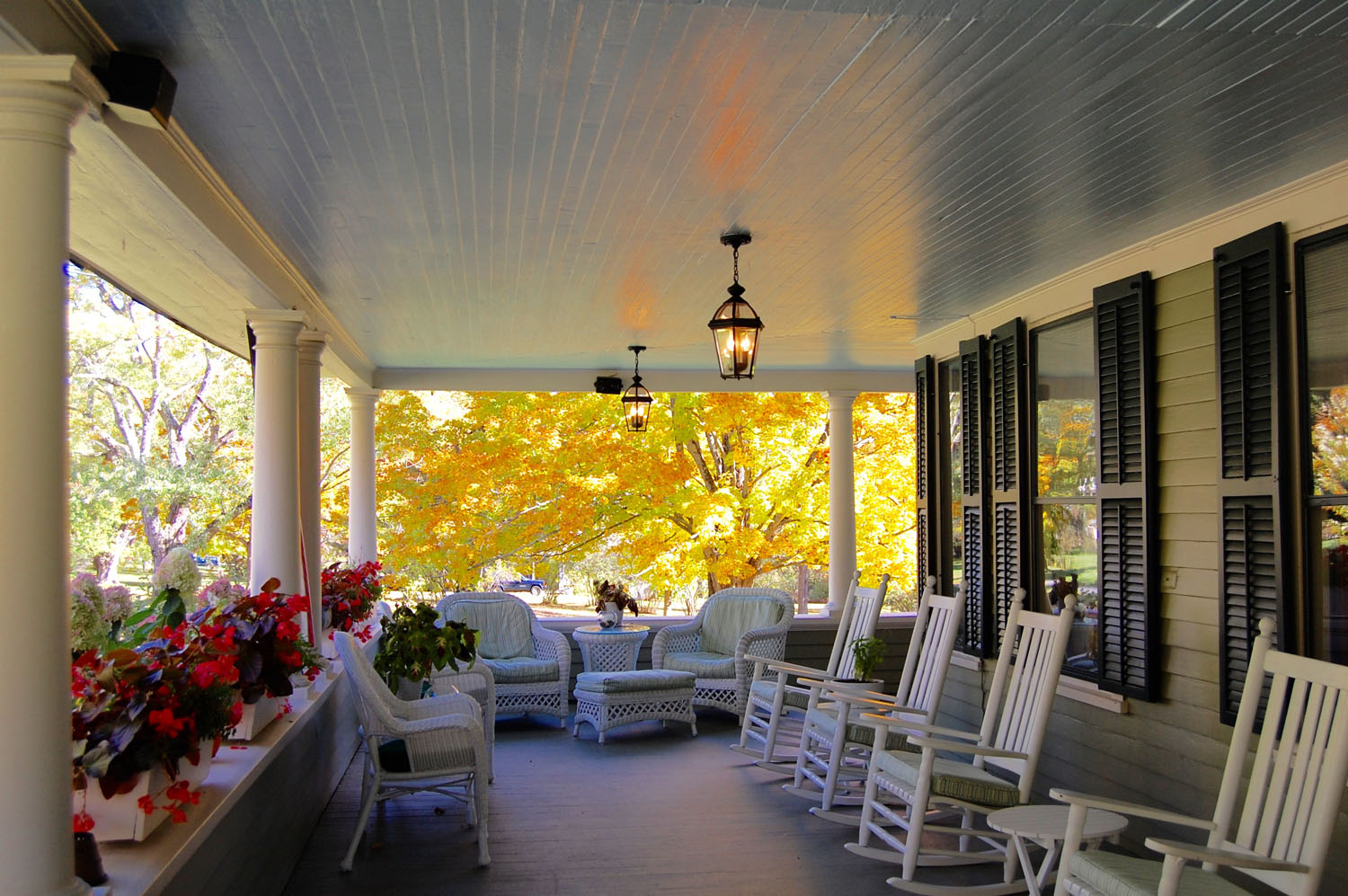 The verranda in fall.jpg