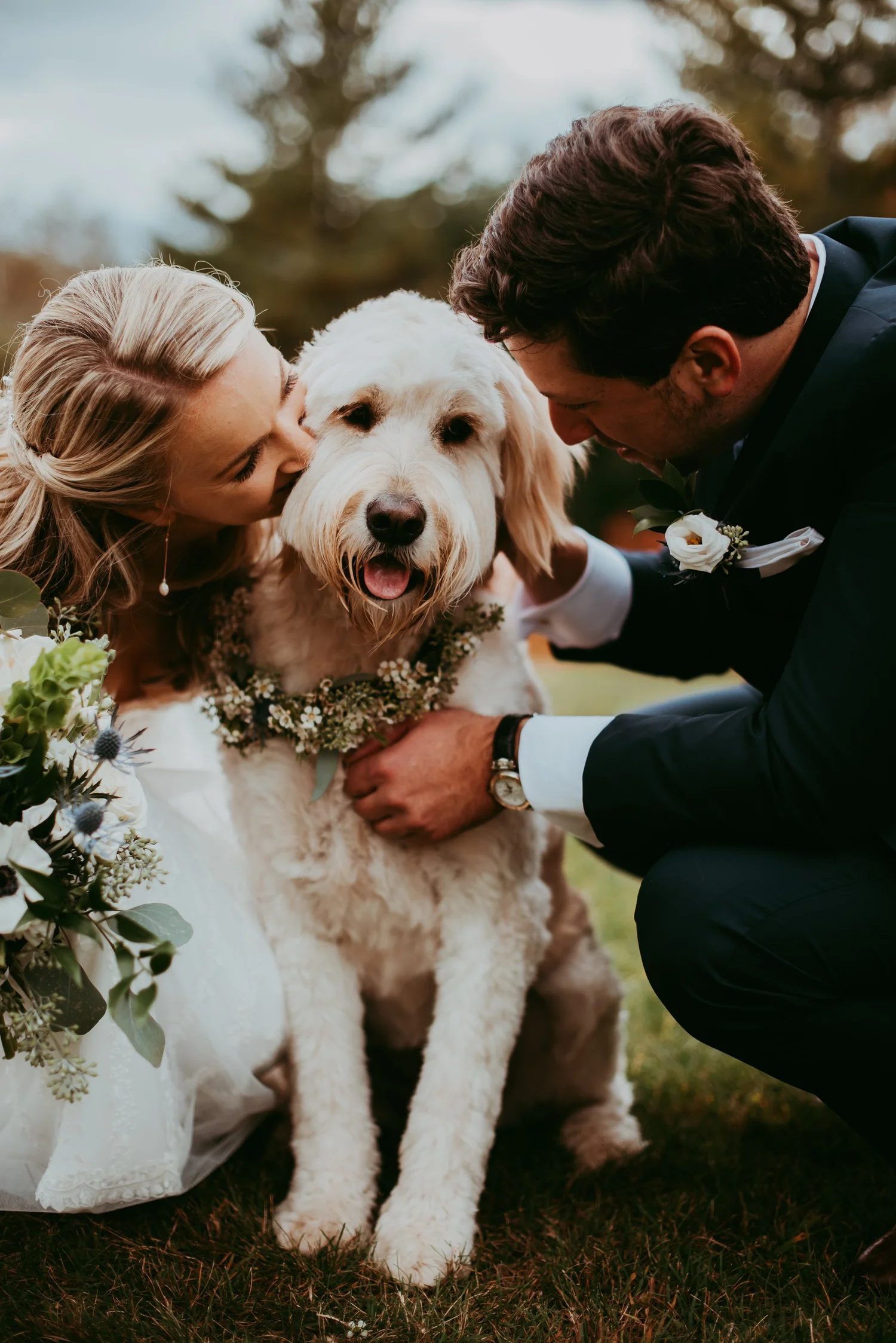 a man and woman kissing a dog