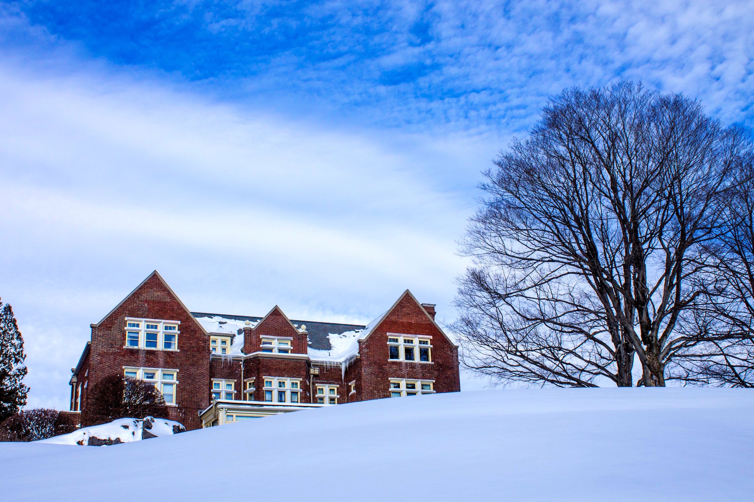 Wilburton_winter_peeking_over_hill_Alex_Vincent.jpeg