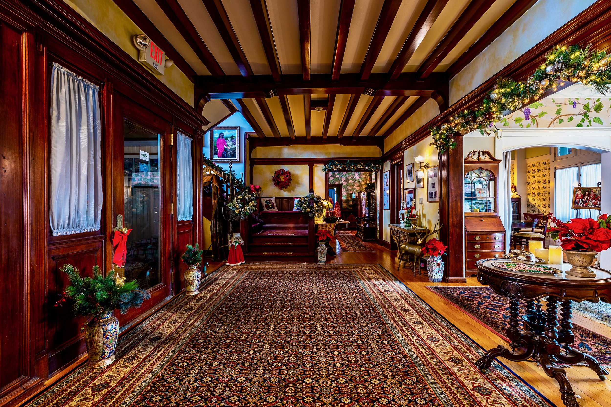 Foyer_holidays_Facing_Stairs_The_Wilburton_Dave_Barnum.jpeg