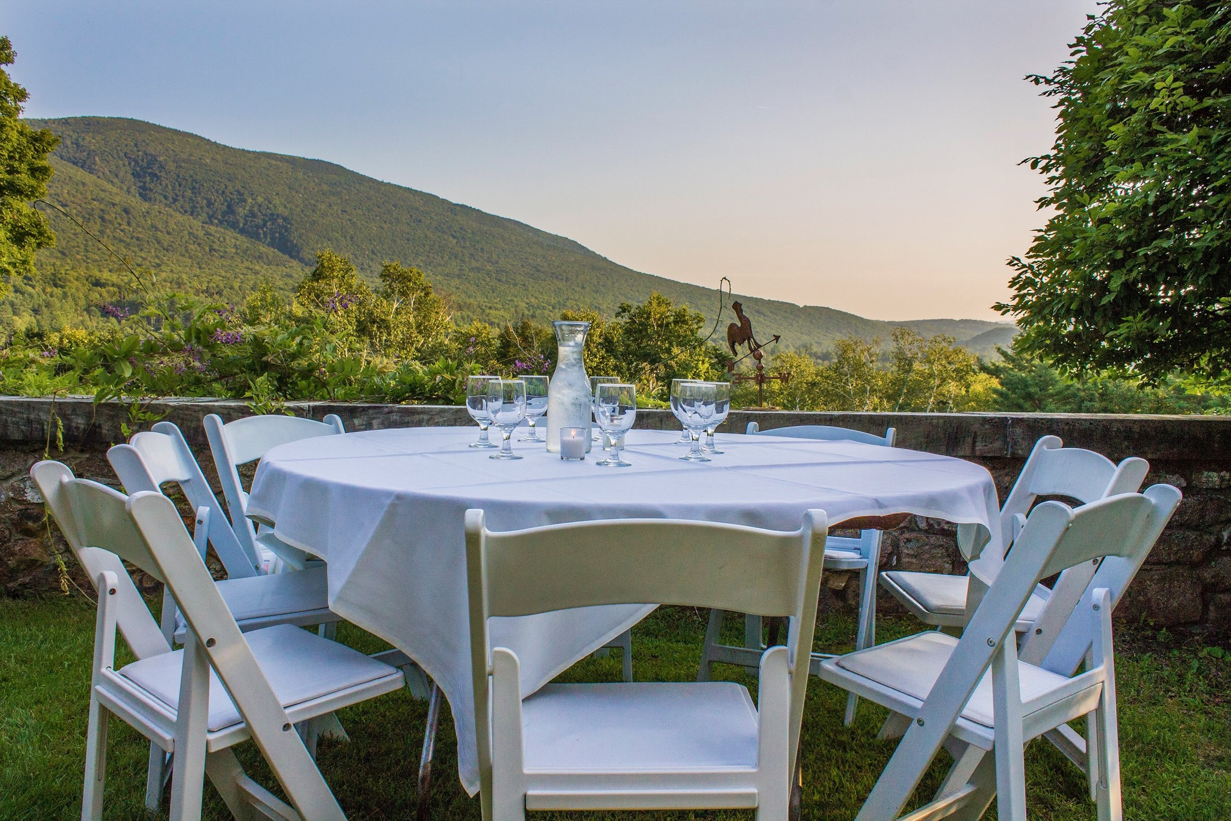 Al fresco diner table in Green Mts The Wilburton.jpeg