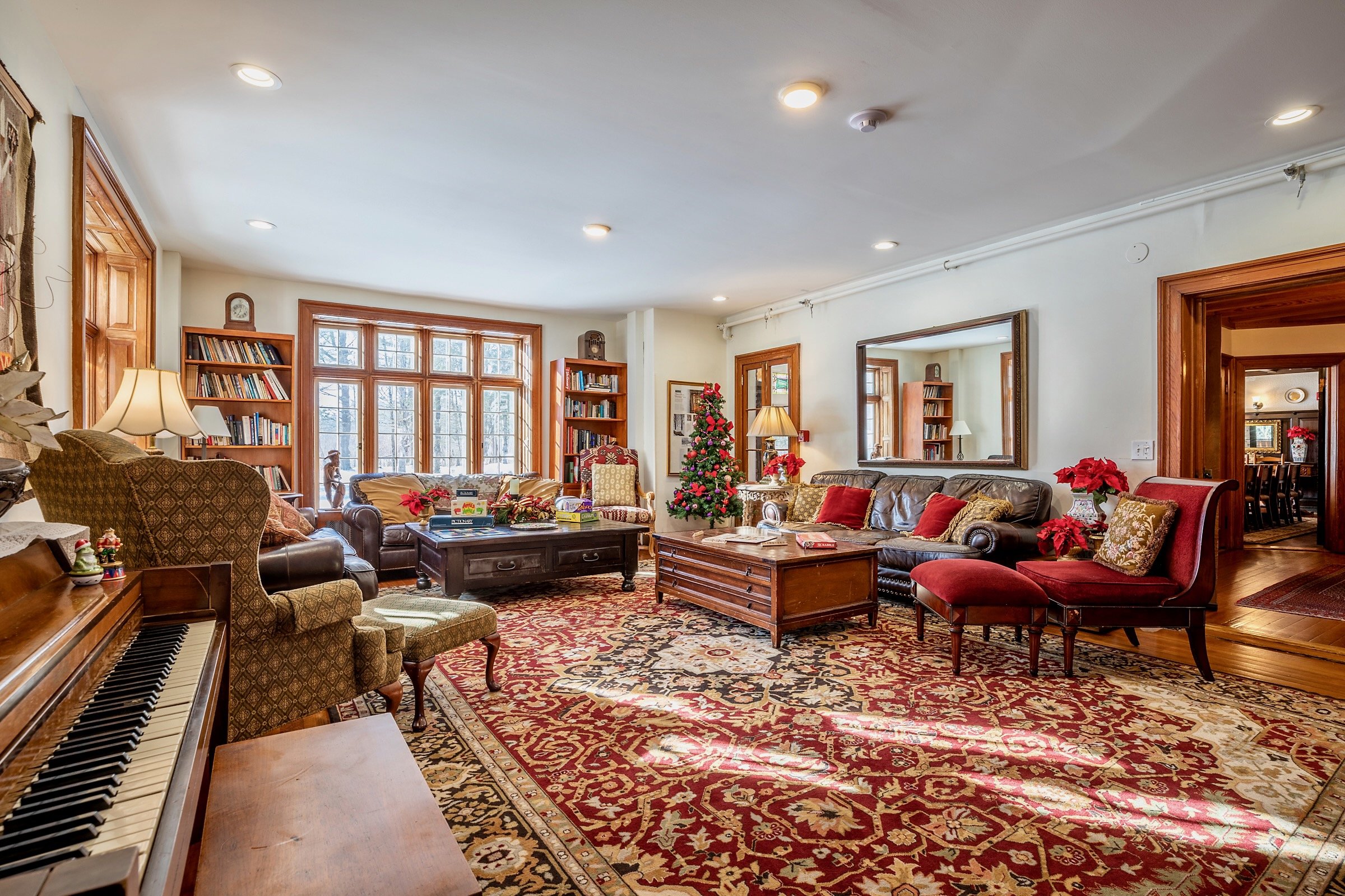 Living_room_piano_xmas_Battenkill_Valley_Mansion.jpeg