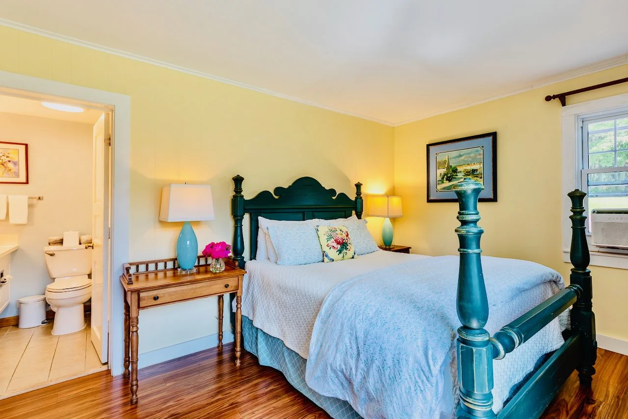 Room 5 RH Queen.jpeg