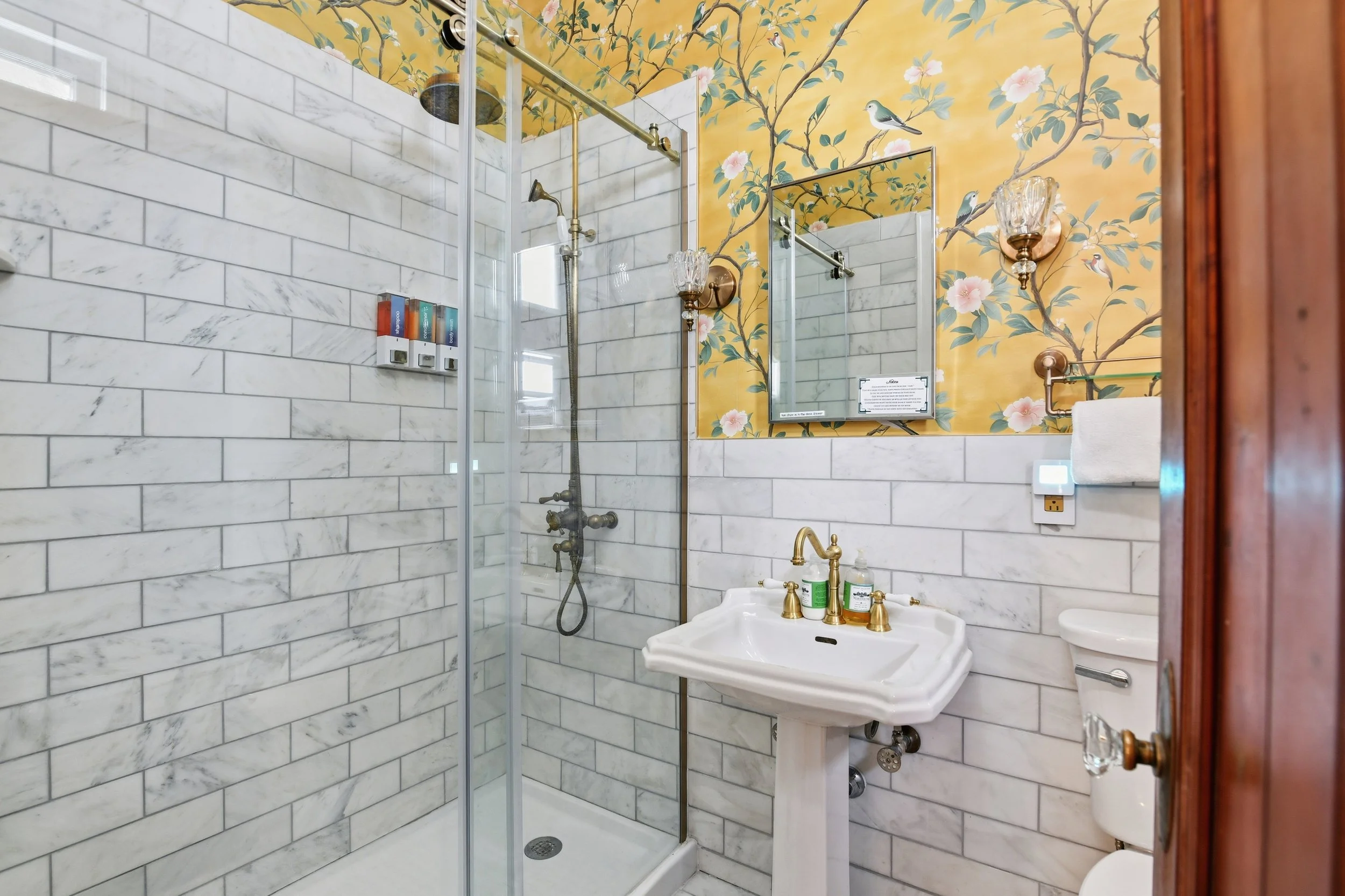 bathroom Room 4.JPG