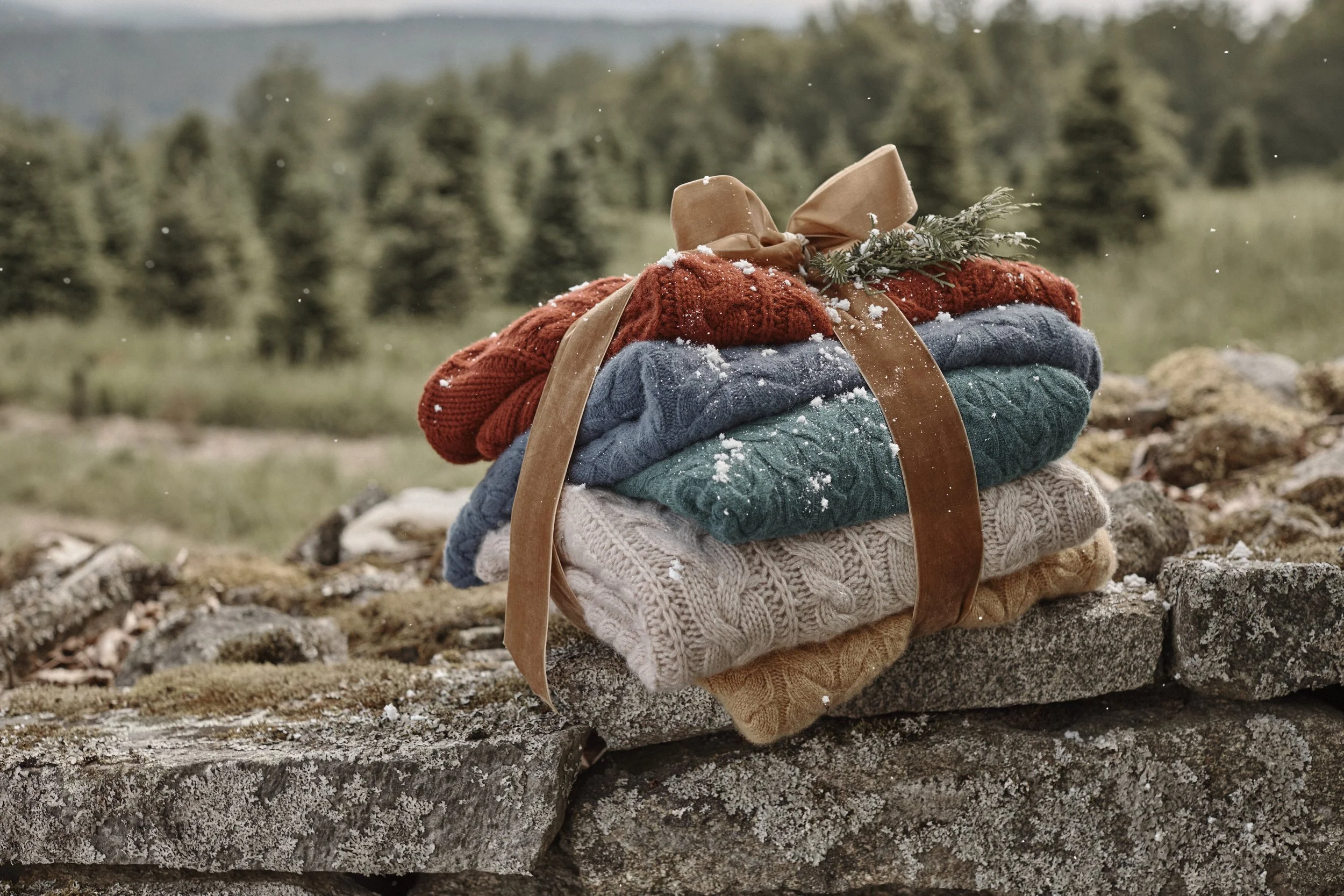 R000_Assorted_Cashmere_Stack_WH24x_0161.jpg