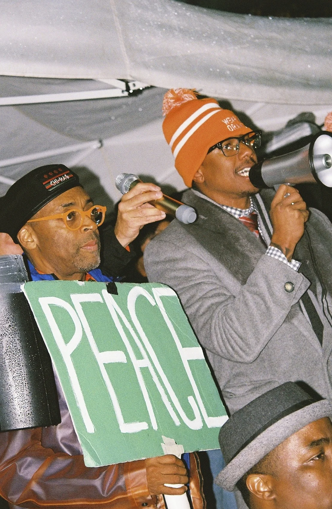  Director Spike Lee pushes an anti-gun sentiment with actor Nick Cannon. 