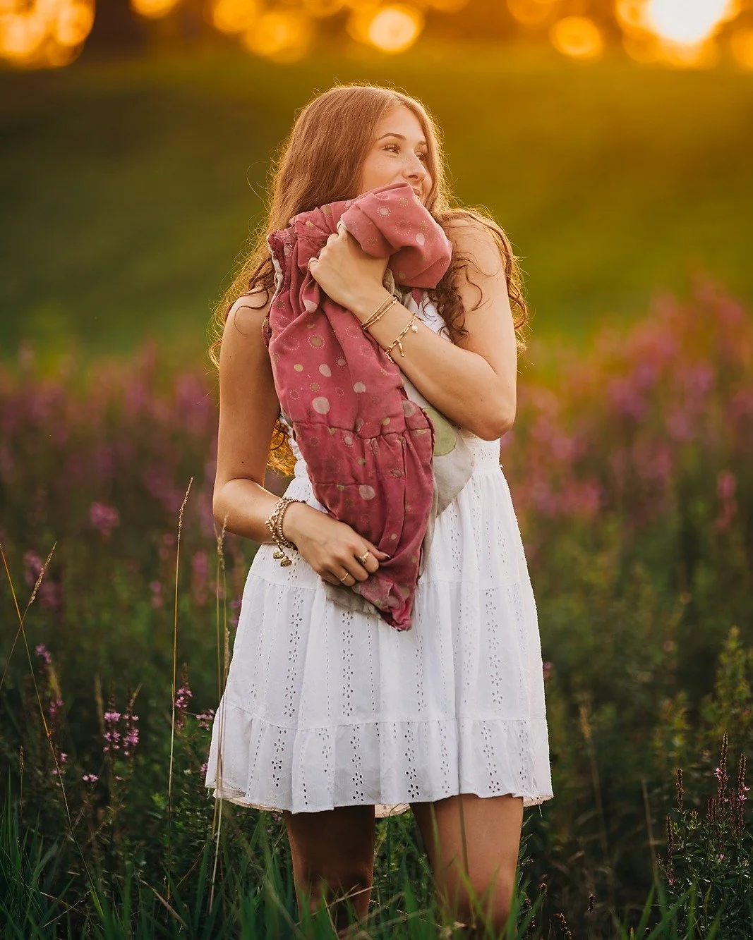 Your senior session should look like you, not everybody else&rsquo;s. Ella brought her blankie and honestly&hellip; this is exactly the kind of thing I love. 🤍
