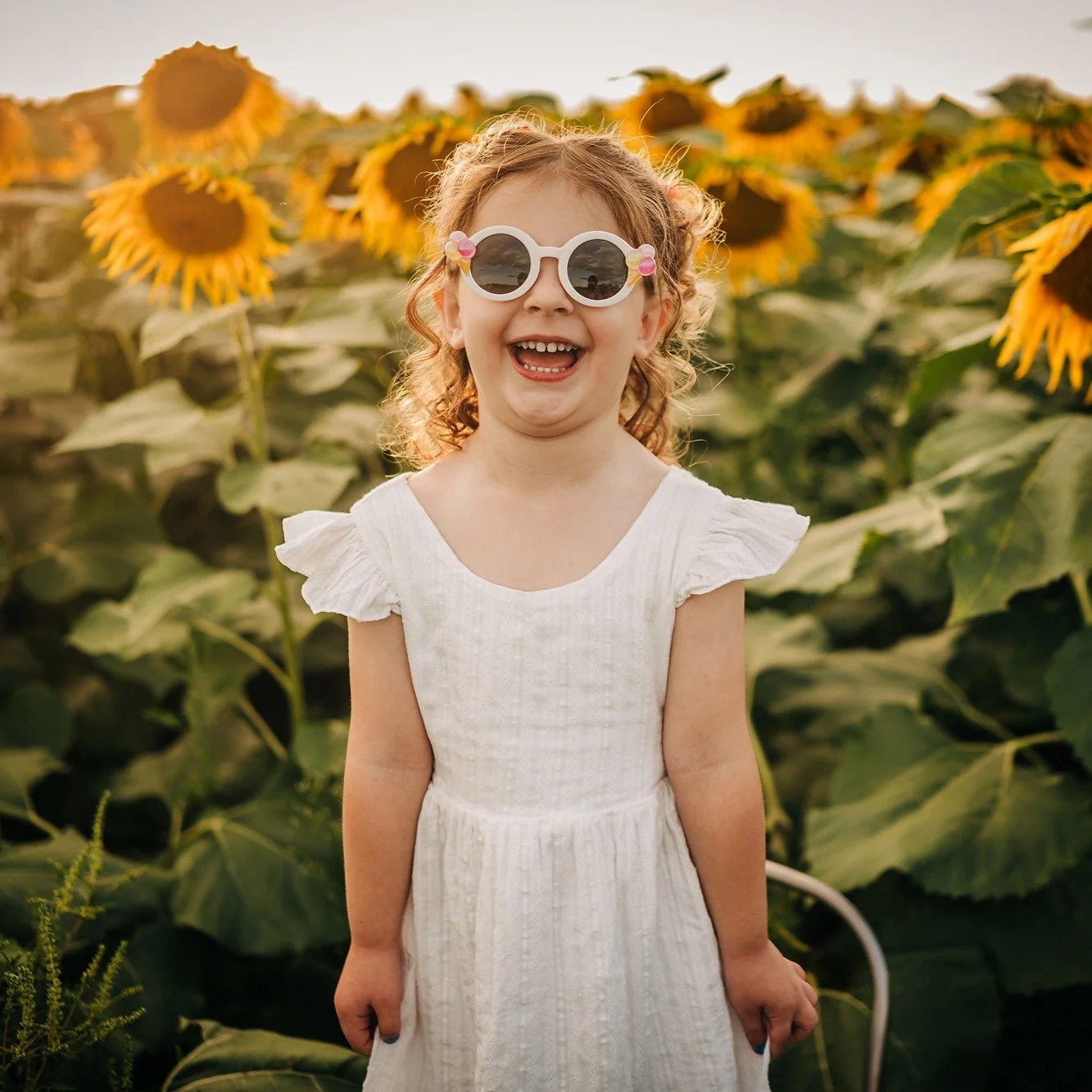 Harlow understood the assignment. 😂🌻😎
The poses. The faces. The shades. She gave me everything.