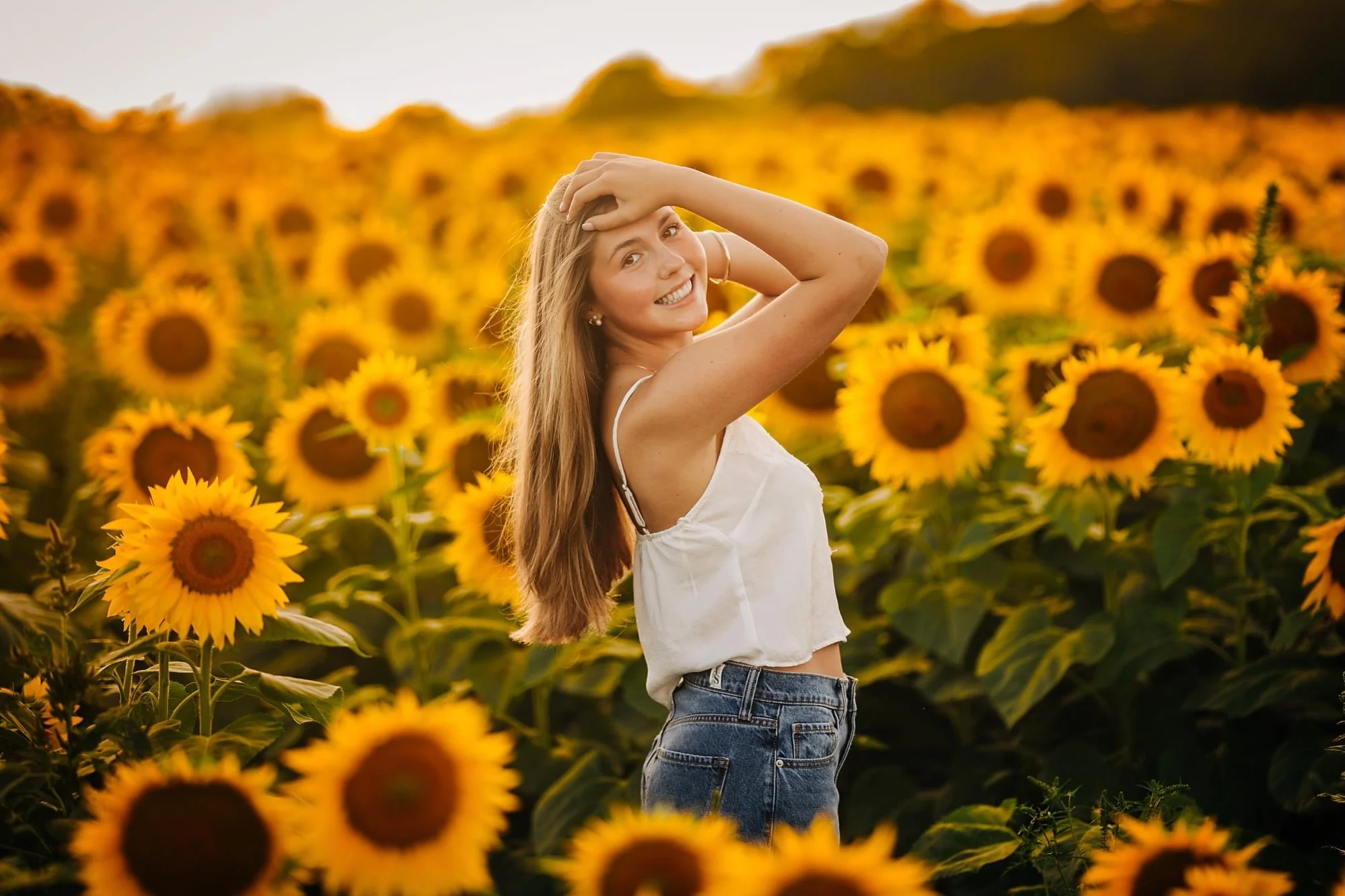 Yeahhhh Amelia ate this up 👏🌻

Such a fun little set from our sunflower night. She was so easy in front of the camera and the whole thing just felt effortless.

I have way too many favorites from this one. ✨

#LehighValleySeniorPhotographer #Lehigh