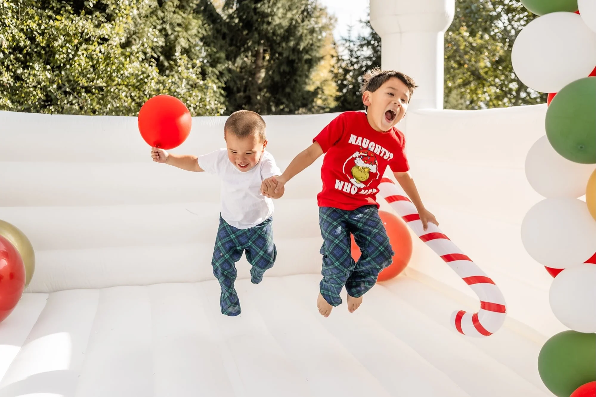 Robert, Colton &amp; Luke! 🎄❤️

Two boys living their best bounce house lives and one tiny supervisor making sure things don&rsquo;t get too out of hand. 😂

#LehighValleyChristmasMinis #LehighValleyPhotographer #EastonPAPhotographer #LehighValleyKi