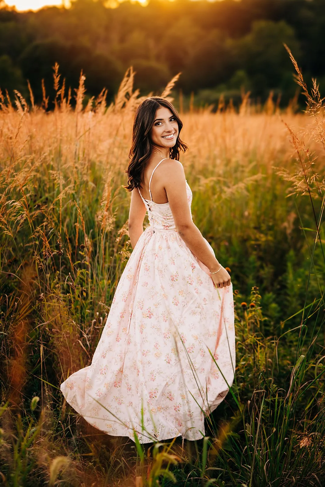 Lehigh Valley senior photographer capturing golden hour senior portraits in Bethlehem PA field