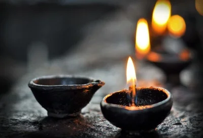 This week lets give attention to our Hearts Flame. What condition is it in? How does it feel? What does it need? Together lets each grow it, show it, shelter when needed, and shine it. Lets do this in honor of the passing of two great Lights, Angeles Arrien and Maya Angelou. Two women who taught many to "rise and shine."