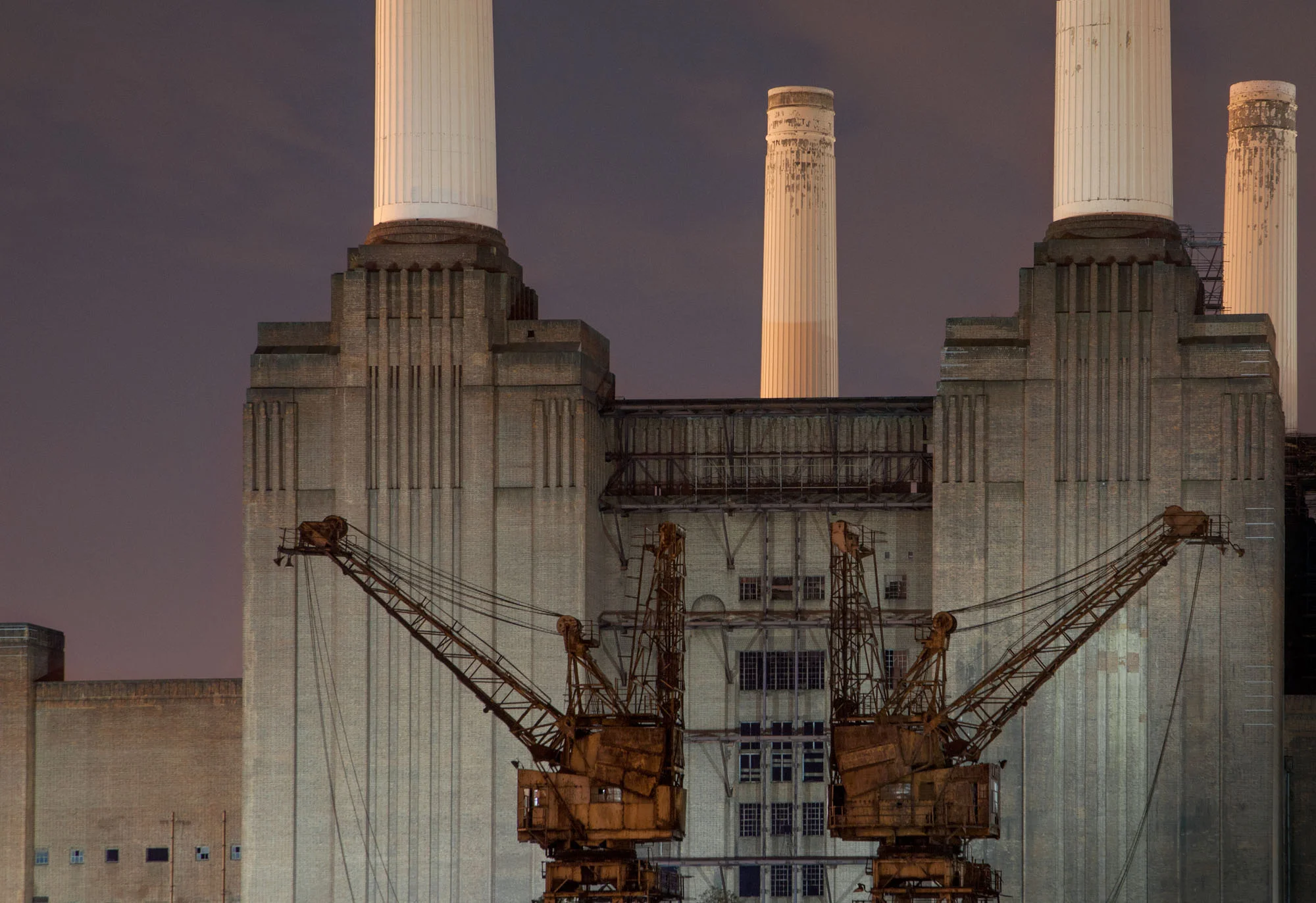 BatterseaPowerStation_Night_TH_56.jpg