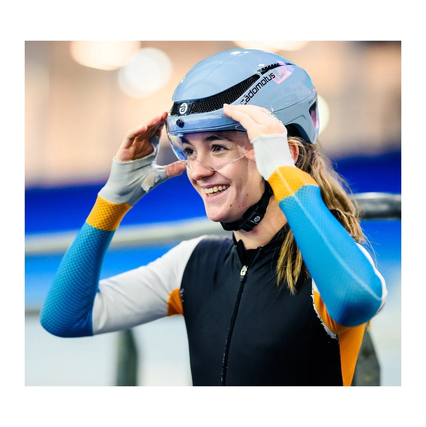 Cado Motus Omega ⛑️⛸️ shot for @cadomotusspeedskating 
.
.
.
.
.
#OmegaHelmet #ForstBlue #Speedskating #C&aacute;domotus #PrismaVisor #LeaderInSpeedskating #SkateWithConfidence #cadomotus #cadomotusspeedskating #schaatsen
.
📸 @vincentriemersma