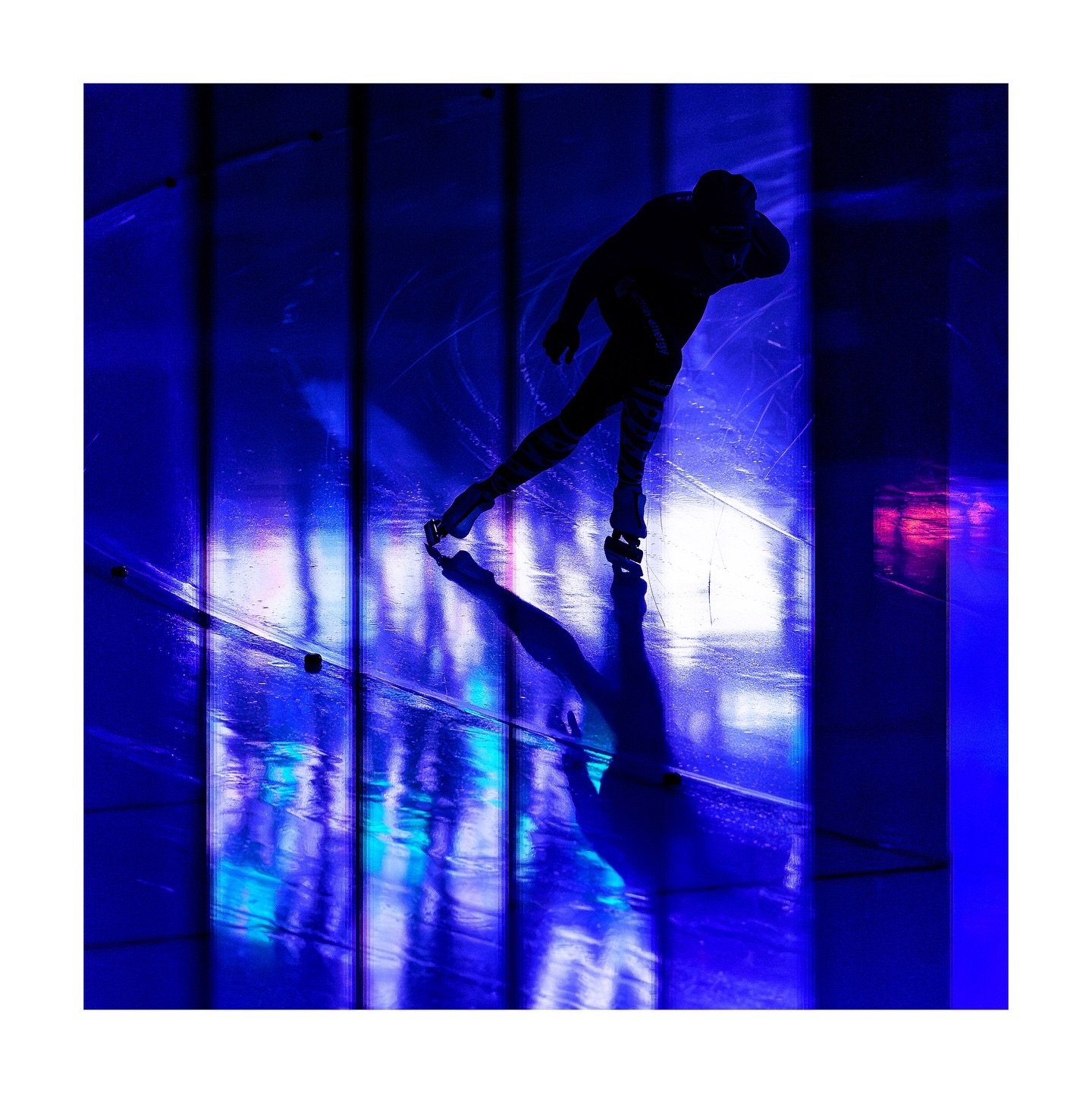 WCKT LED screen reflections - dag 2 ✅ #langebaanschaatsen
.
.
.
.
.
#langebaanschaatsen #longtrack #sportfotografie #sportsphotography #longtrackspeedskating #speedskating #skating #thialf #thialfheerenveen #thialfijsstadion #ijsbaan #icerink #icetra