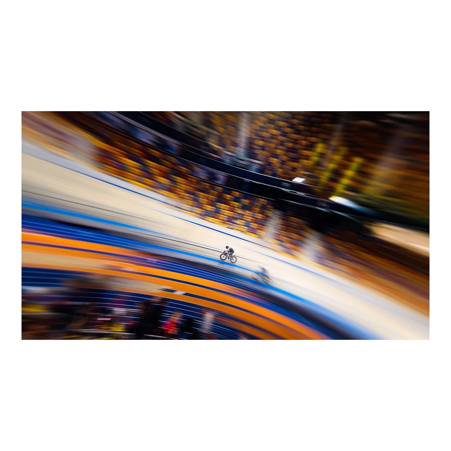 Cursus sportfotografie geven tijdens het NK baanwielrennen en dan zelf ook maar een paar plaatjes maken om te laten zien dat het niet alleen maar theorie is! ☺️ #baanwielrennen
.
.
.
.
.
#trackcycling #nikon #nikonnl #mynikonlife #omnisport #knwu #cy