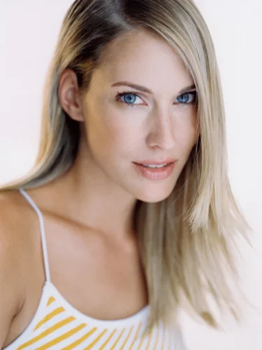 Stephanie Mueterties13Pearl Management.jpg