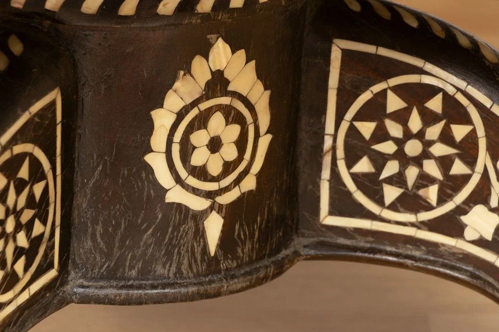 imgi_40_large-round-indian-dining-table-with-mother-of-pearl-inlay-and-carved-pedestal-base_14_49362j.jpg