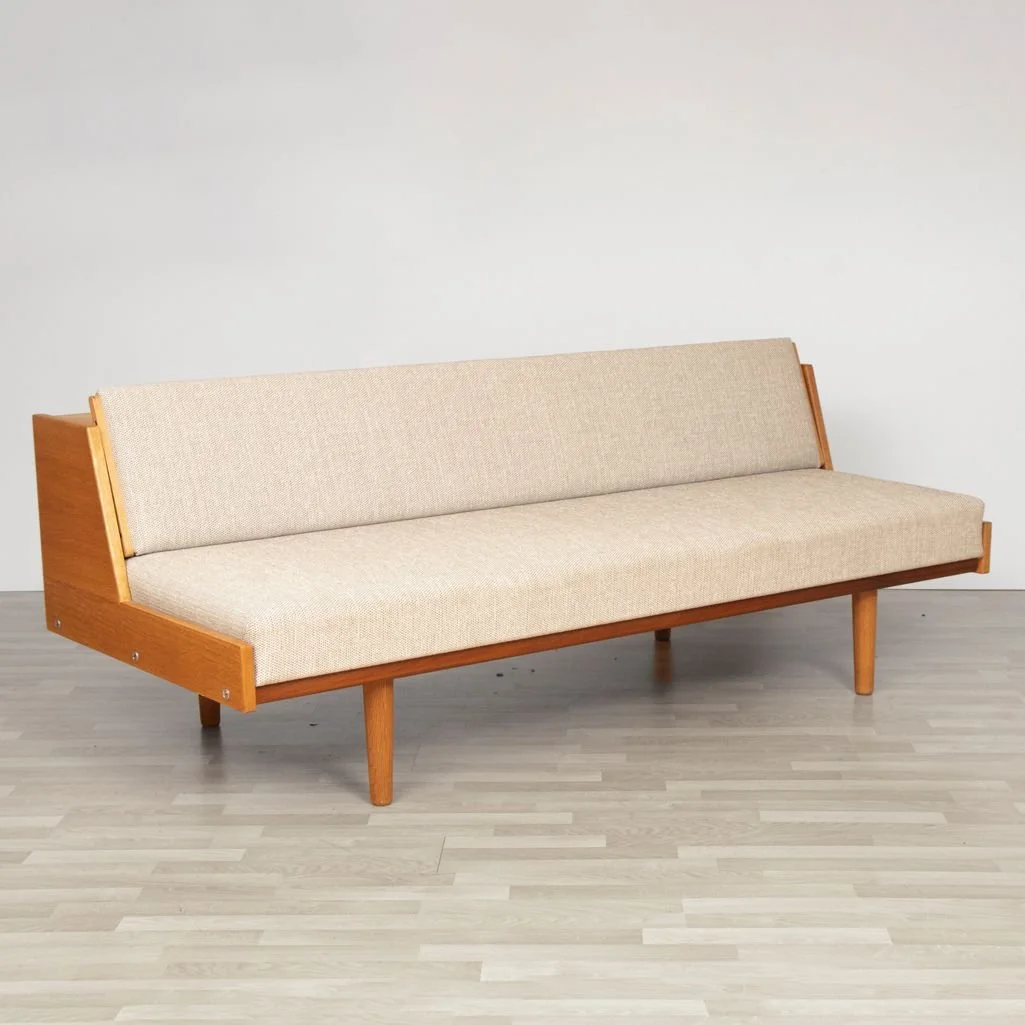 ge6-sofa-bed-by-hans-wegner_14_45813c.jpg
