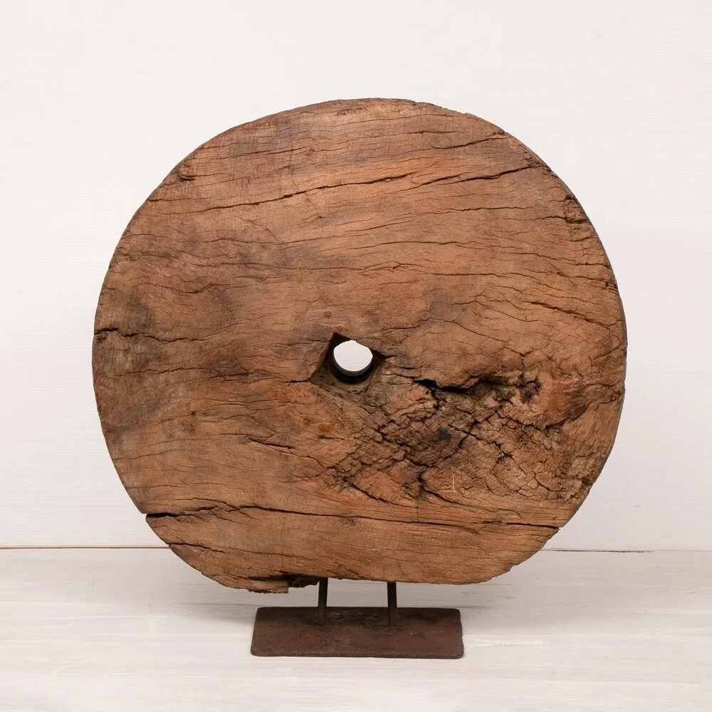 large-antique-cart-wheel-on-stand-from-rajasthan_35205a_14.jpg