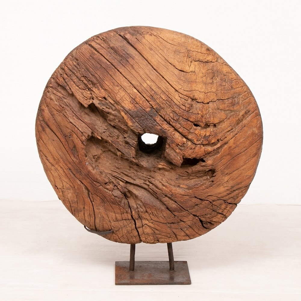 antique-cart-wheel-on-stand-from-rajasthan_35206a_14_1.jpg