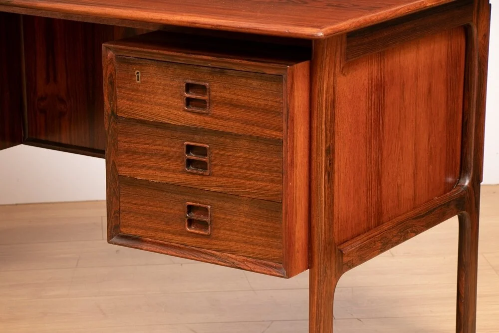 1960s-rosewood-desk-by-arne-vodder-for-sibast-denmark_35656_05_14.jpg