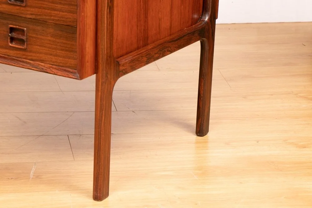 1960s-rosewood-desk-by-arne-vodder-for-sibast-denmark_35656_06_14.jpg