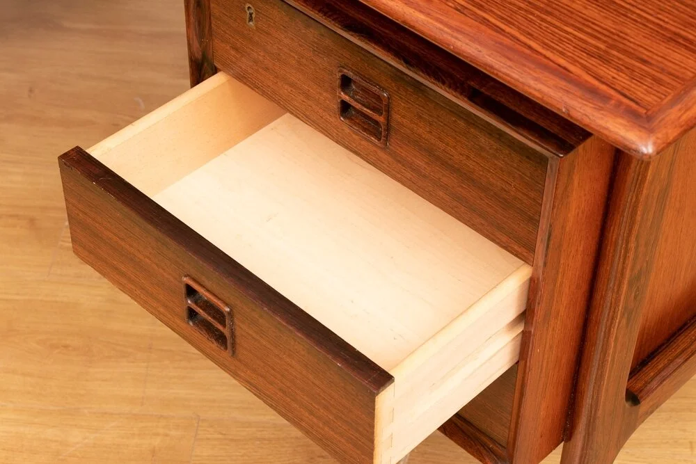 1960s-rosewood-desk-by-arne-vodder-for-sibast-denmark_35656_07_14.jpg