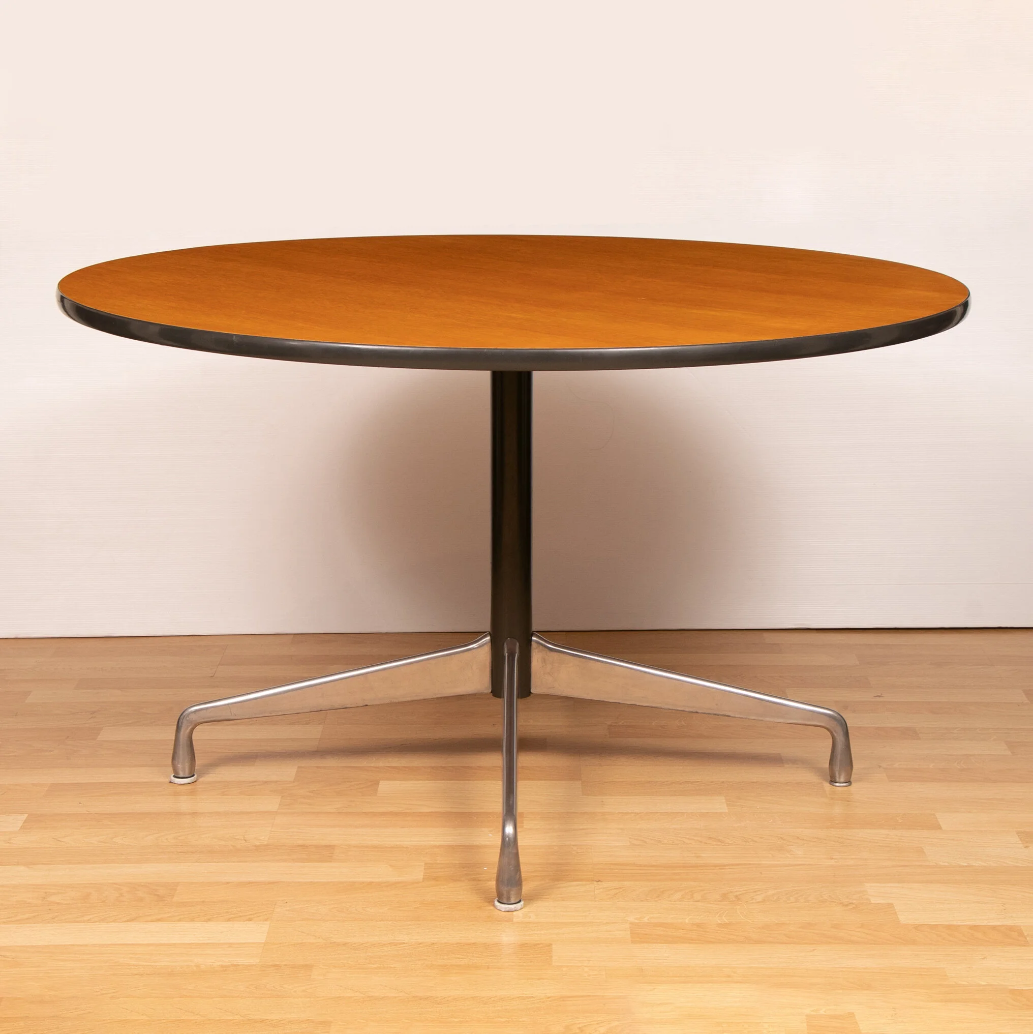herman-miller-dining-table-by-knoll_14_36306c.jpg