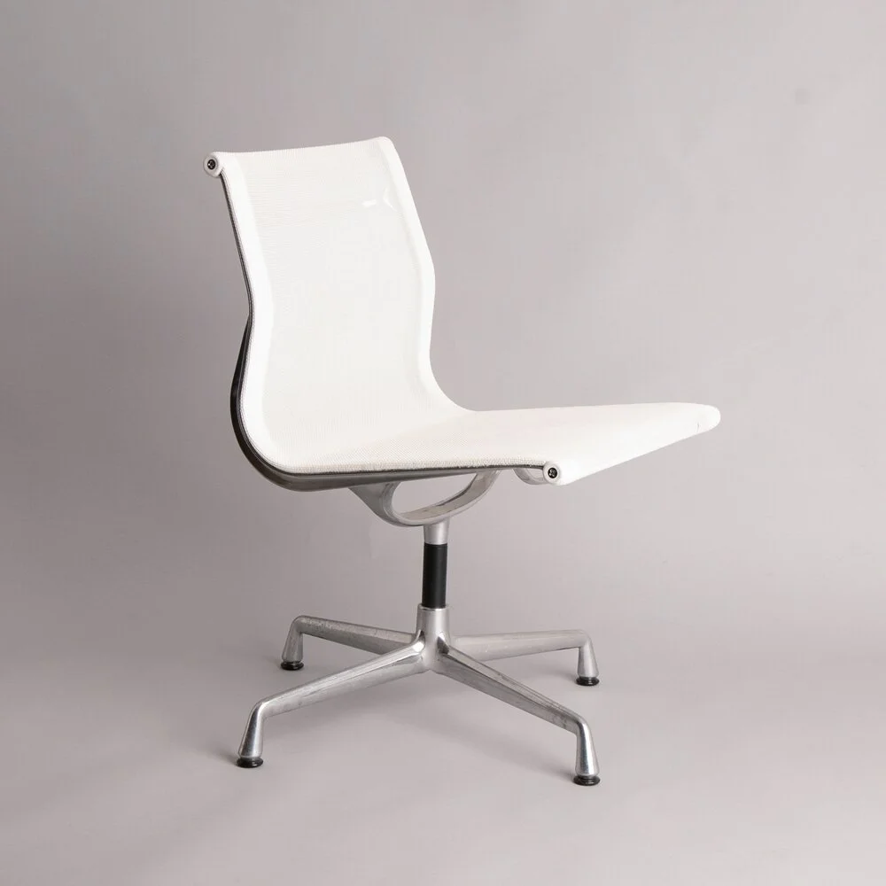 vitra-eames-aluminium-mesh-chair_14_36627a.jpg