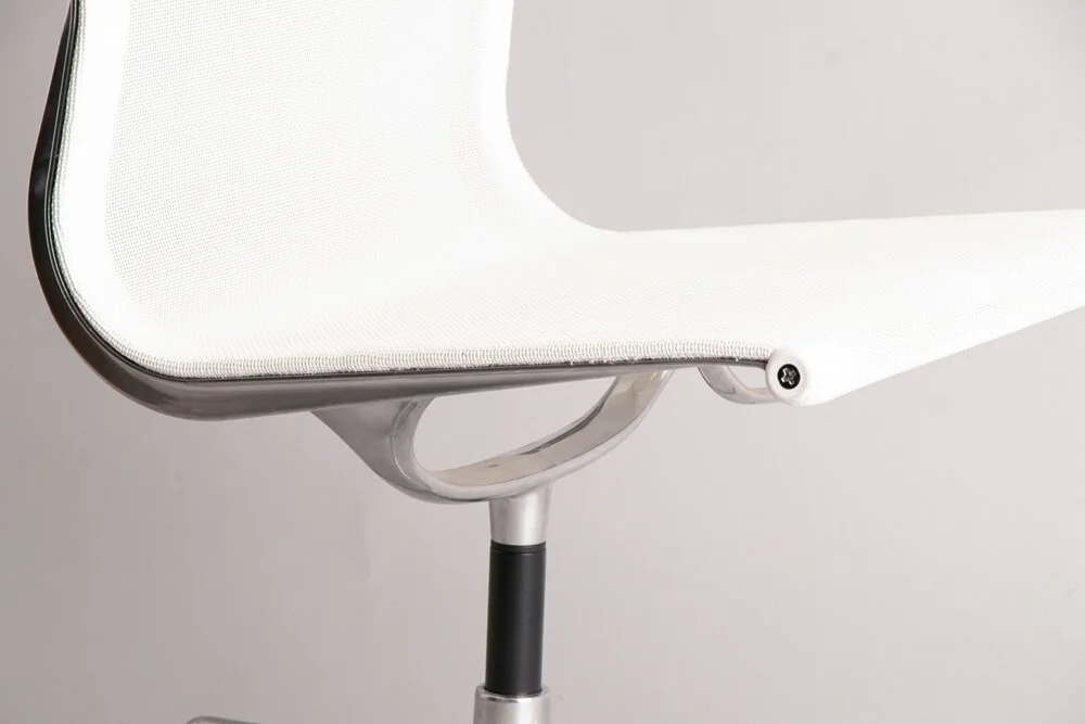 vitra-eames-aluminium-mesh-chair_14_36627c.jpg