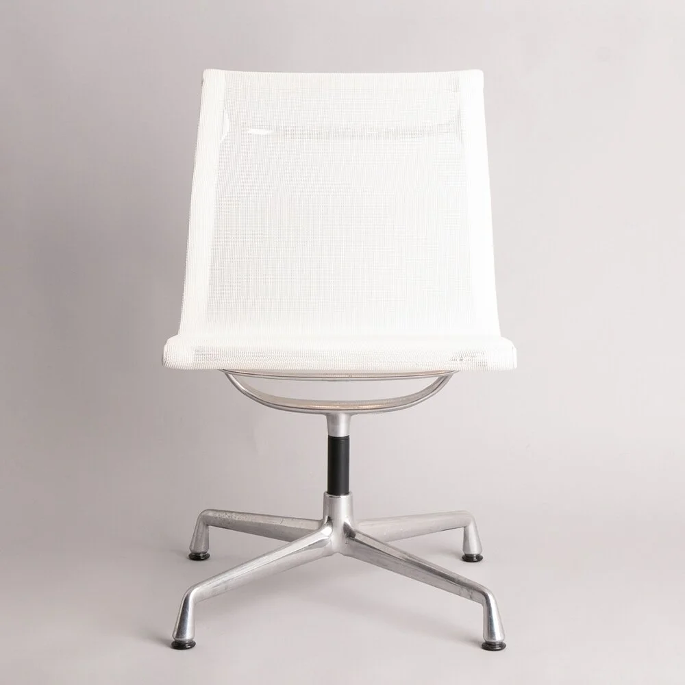 vitra-eames-aluminium-mesh-chair_14_36627f.jpg