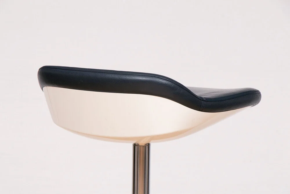 turtle-bar-stool-by-walter-knoll_14_36993d.jpg