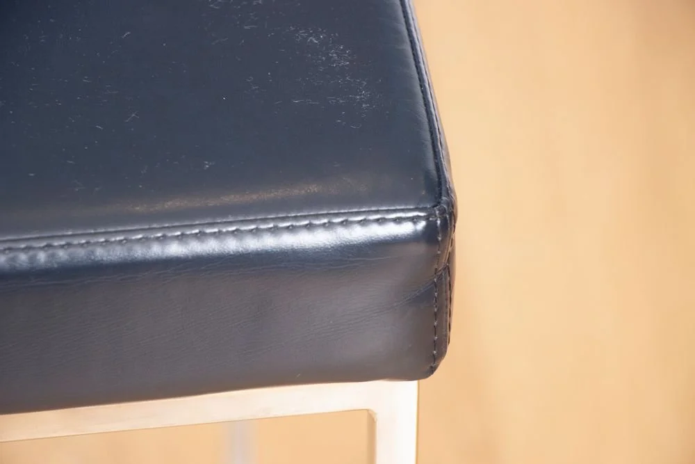 estee-lauder-shop-stool_14_41759e.jpg