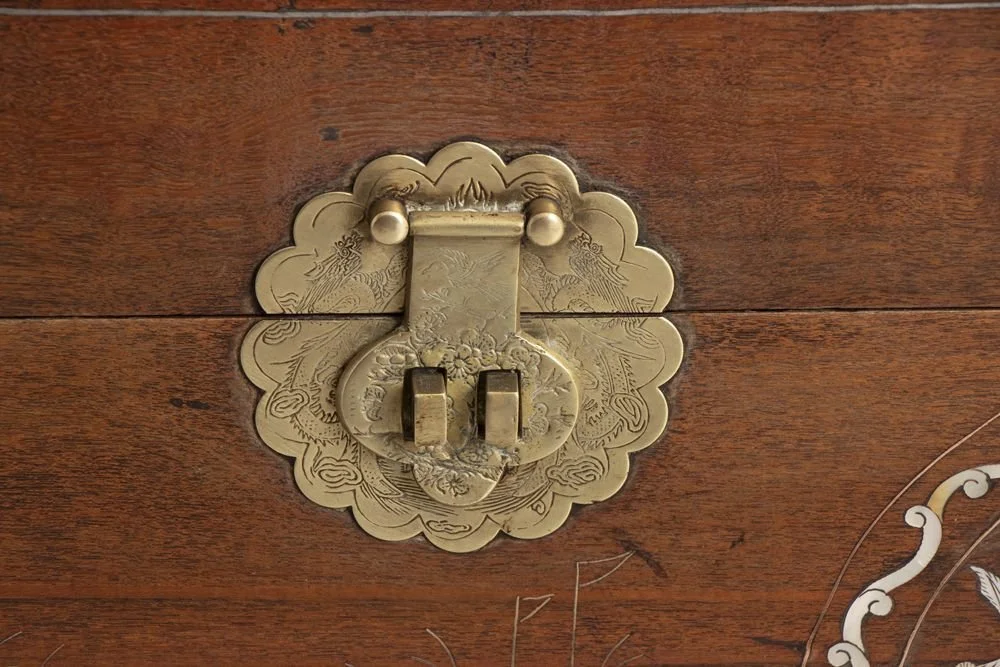 chinese-hardwood-trunk-c1920_50_42986g.jpeg
