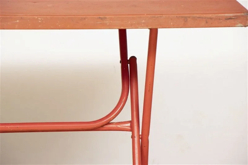 1960s-metal-french-cafe-outdoor-table-in-red_14_44504d.jpeg