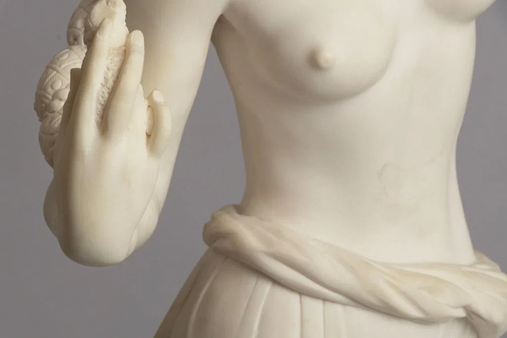 female-statue-floor-lamp-in-carved-alabaster_14_49353d.webp