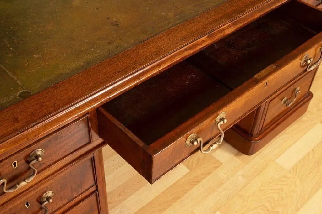 antique-victorian-pedestal-desk-with-leather-top_14_47288d.jpg.jpeg