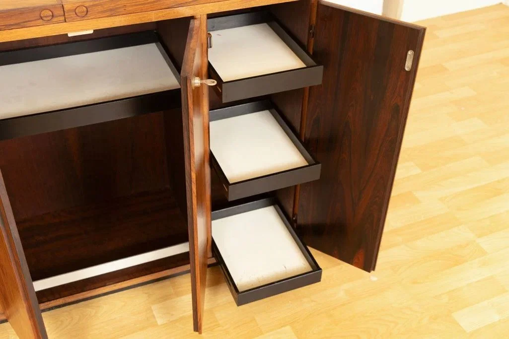 imgi_41_midcentury-danish-home-bar-in-rosewood-by-dyrlund_14_49369f.jpg