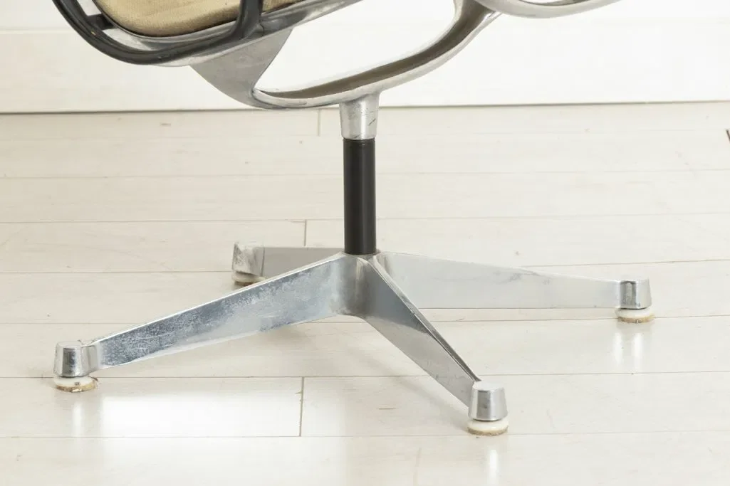 ea116-office-chair-by-charles-and-ray-eames_21_47554b.webp