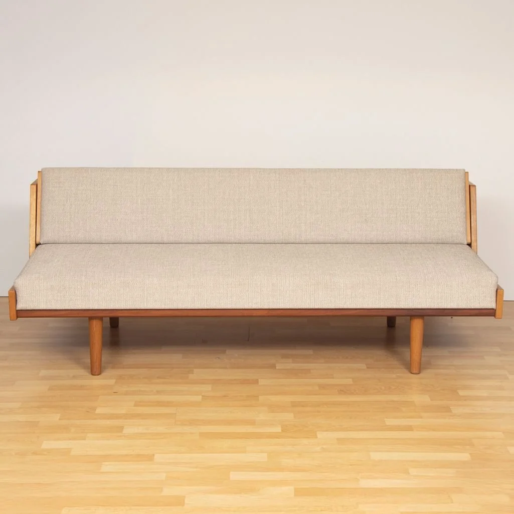 ge6-sofa-bed-by-hans-wegner_14_45813a.jpg