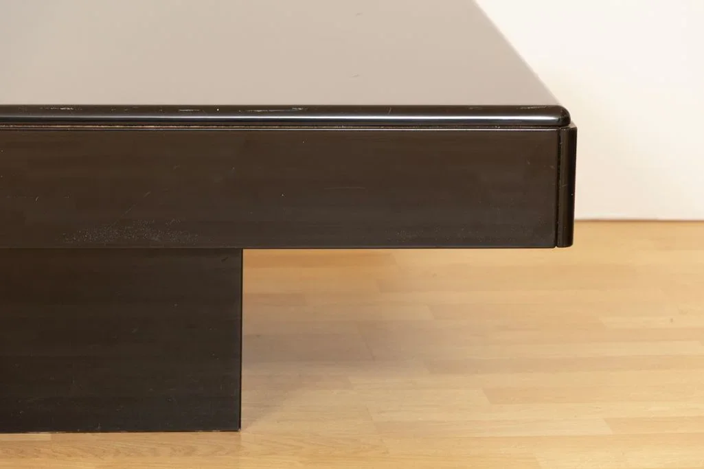 black-gloss-coffee-table-with-hidden-drinks-compartment-by-paul-michel_14_49167b.webp