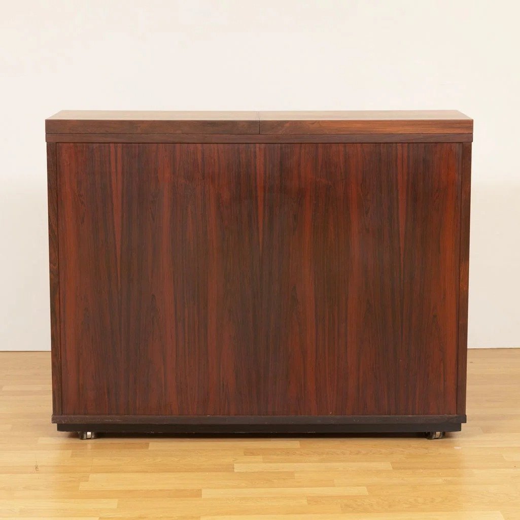 imgi_36_midcentury-danish-home-bar-in-rosewood-by-dyrlund_14_49369n.jpg