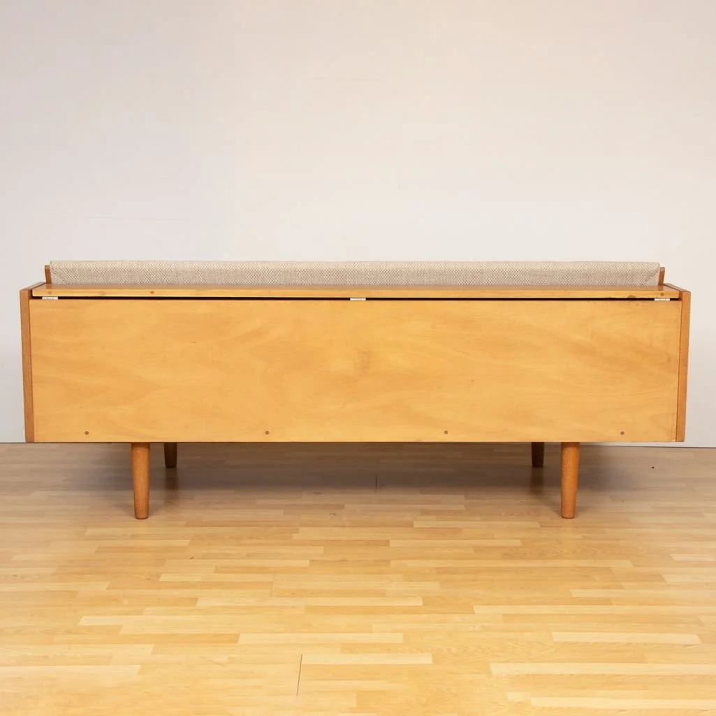 ge6-sofa-bed-by-hans-wegner_14_45813i.jpg